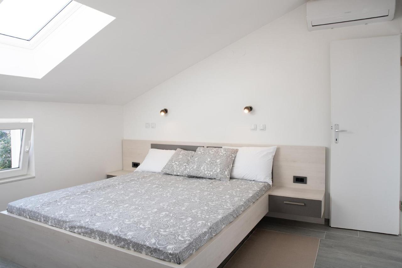 Apartmani Vrtodusic Banjol 外观 照片