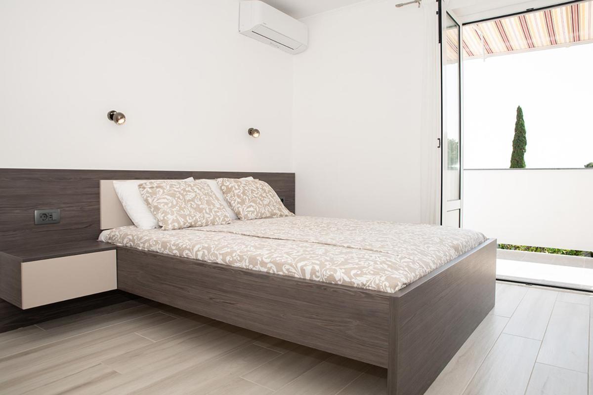 Apartmani Vrtodusic Banjol 外观 照片
