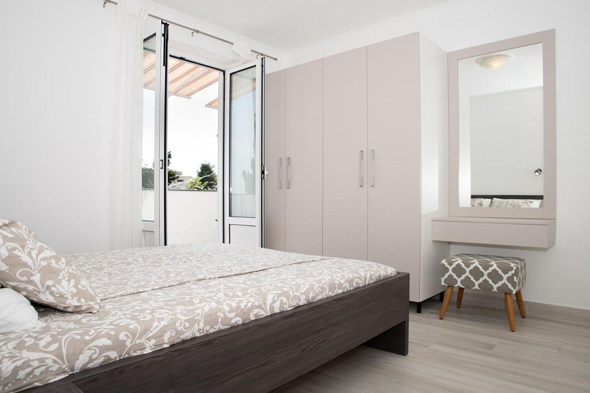 Apartmani Vrtodusic Banjol 外观 照片