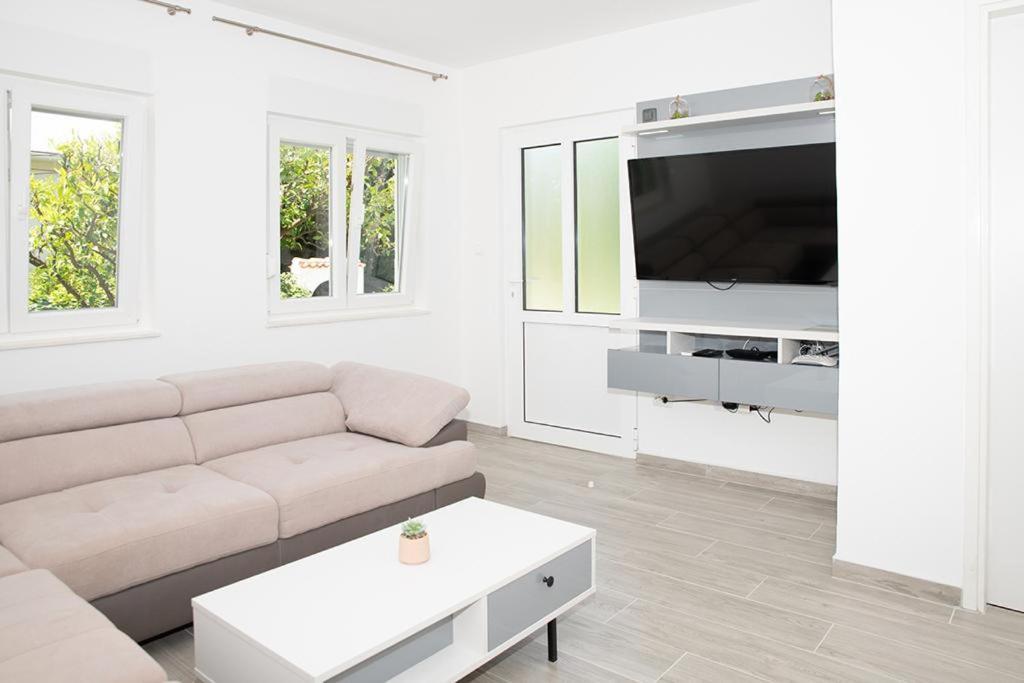 Apartmani Vrtodusic Banjol 外观 照片