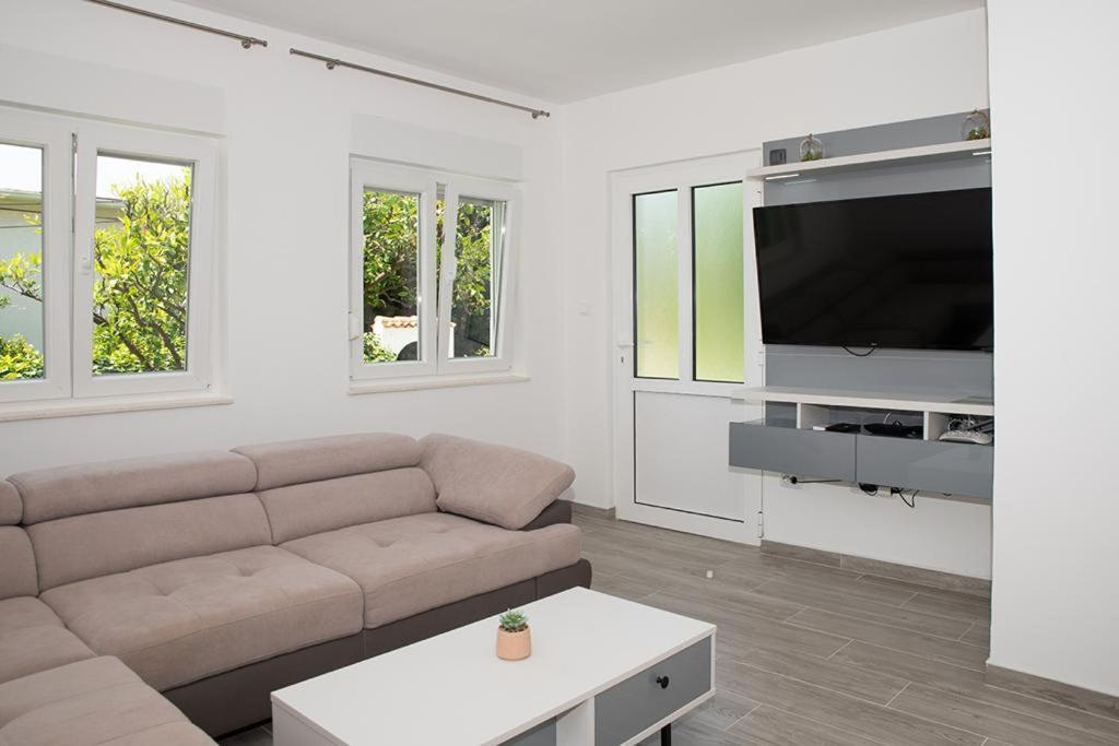 Apartmani Vrtodusic Banjol 外观 照片